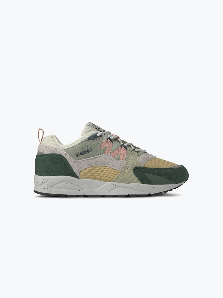 Karhu – Karhu - Fusion 2.0 (F804194) Darkest Spruce / Cameo Rose - Schoenen - Unisex – Groen – Schoenen