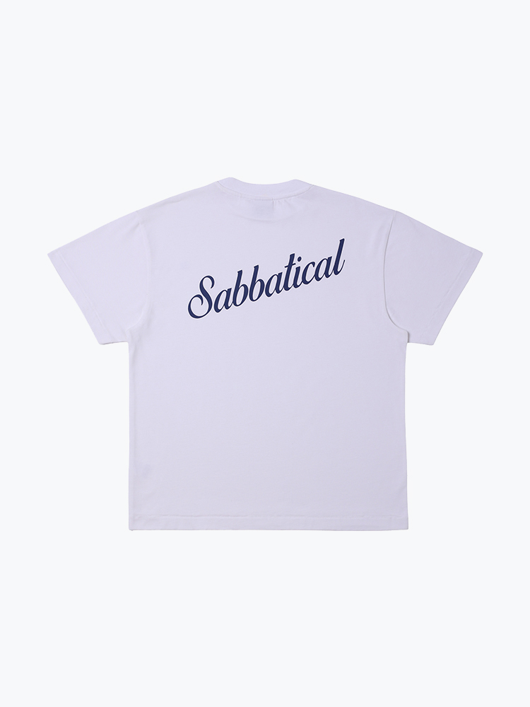 Sabbatical – Sabbatical - Script Logo T-Shirt  White Navy - T-Shirts - Heren – Wit – T-Shirts