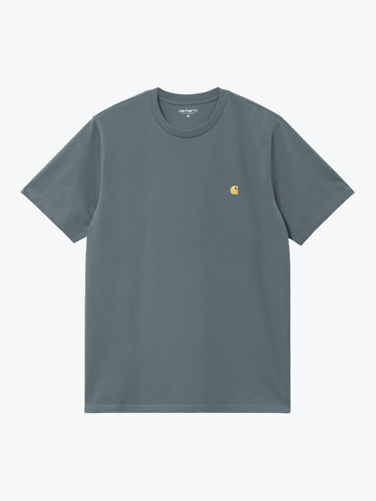 Carhartt WIP – Carhartt WIP - S/S Chase T-Shirt Cozy Blue / Gold - T-Shirts - Heren – Blauw – T-Shirts