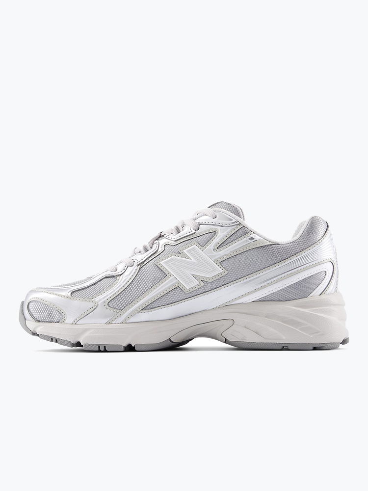 New Balance – New Balance - U7405I7 Metallic Silver 877 C - Schoenen - Unisex – Grijs – Schoenen