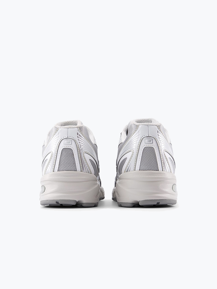 New Balance – New Balance - U7405I7 Metallic Silver 877 C - Schoenen - Unisex – Grijs – Schoenen