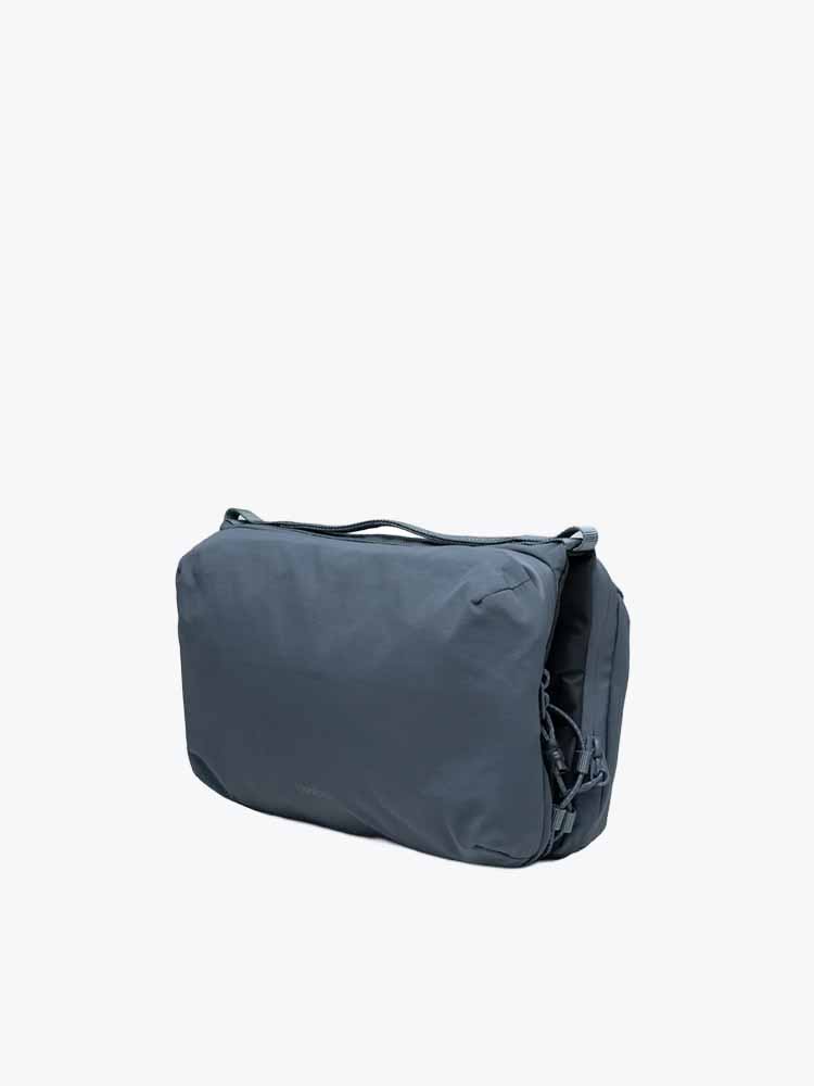 Topologie Topologie - Bottle Sacoche Large Burnt Ash Papery Burnt Ash - Tassen - Unisex Grijs Tassen