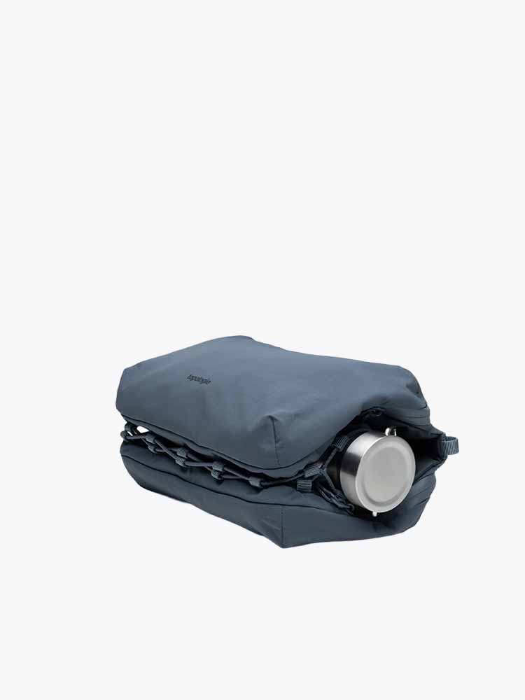 Topologie Topologie - Bottle Sacoche Large Burnt Ash Papery Burnt Ash - Tassen - Unisex Grijs Tassen